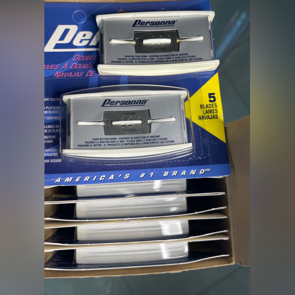 Persona double edge place with safe guard 1 dozen 5’s